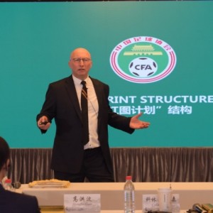 澳门新葡京娱乐城-直播吧：原足协技术总监比利时人克瑞斯抵京 或将成国足选帅顾问